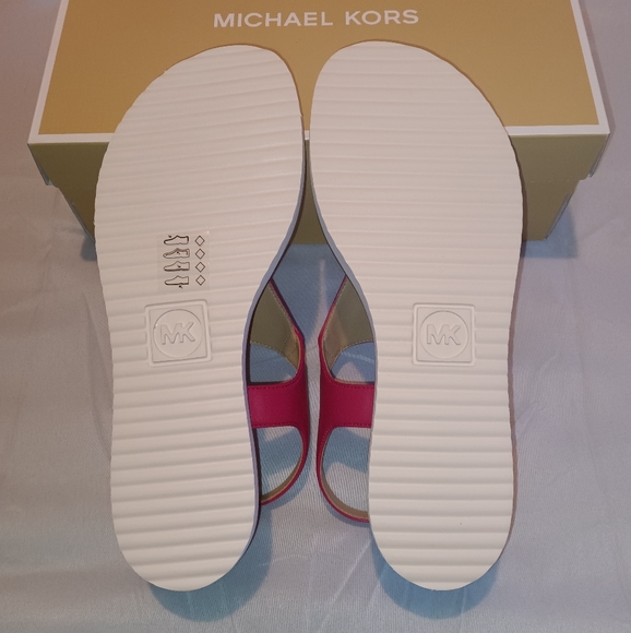 Michael Kors Jilly Thong Sandals - Picture 7 of 13